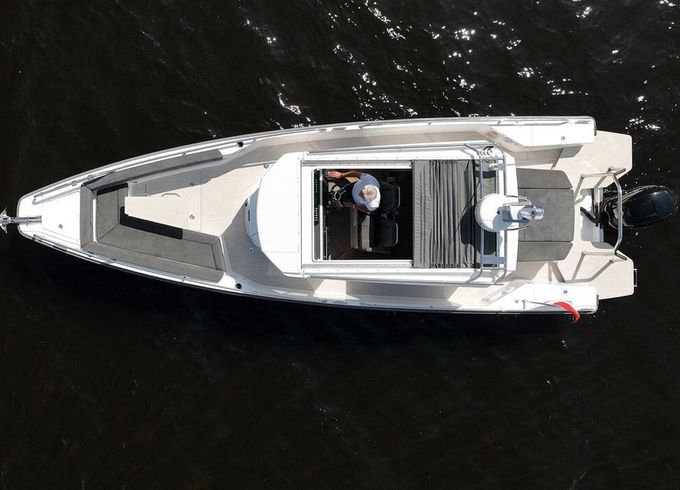 Motorboat Axopar 28 300hp