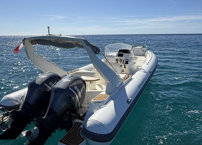 Motorboat Capelli Tempest 1000 500hp