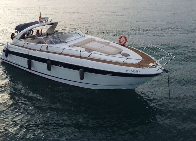 Motorboat Bavaria 42 sport 500hp