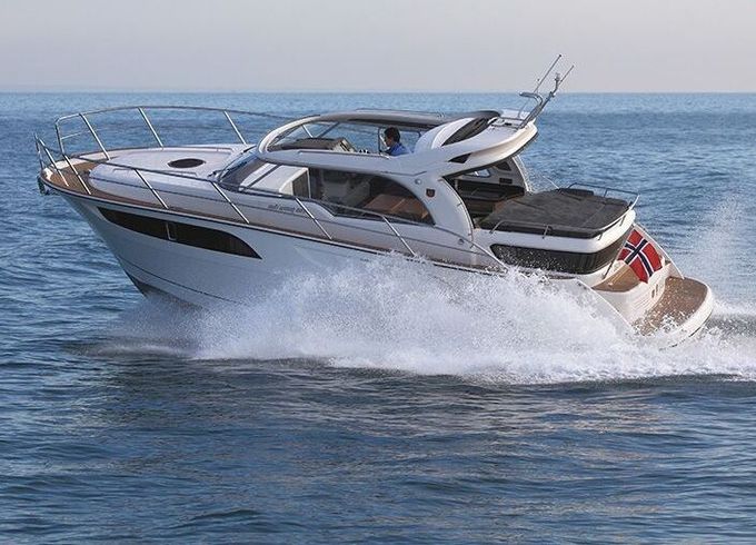 Motorboat Marex 320 Aft Cabin Cruiser 380hp