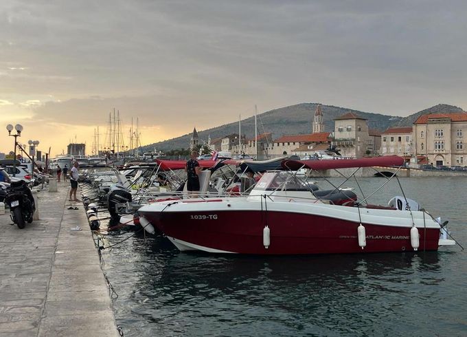 Motorboat Atlantic 750 OPEN + Honda 250 hp 250hp