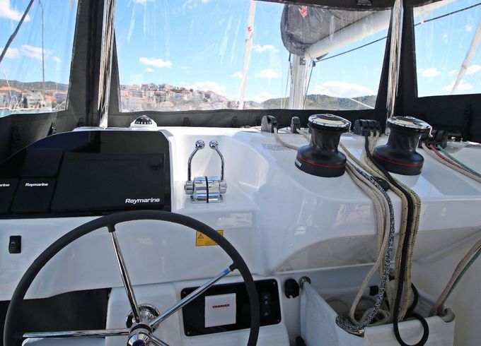 Catamaran Lagoon-Bénéteau Lagoon 43 - 3 + 2 cab. 13m