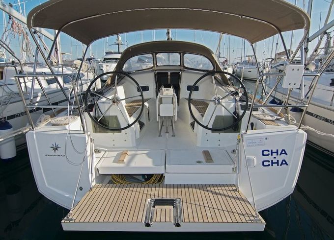 Sailboat Sun Odyssey 349 10m