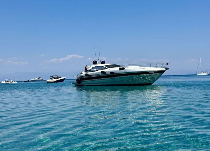 Motorboat Pershing 52 1600hp