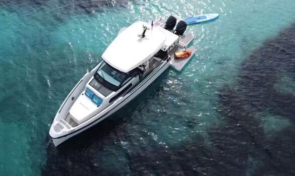 Motorboat Saxdor 320 gto 450hp