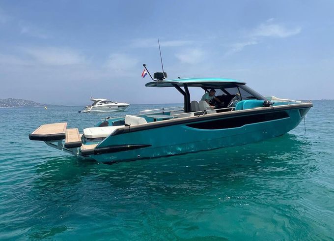 Motor yacht FOCUS Forza 37 +Seabob 2hp