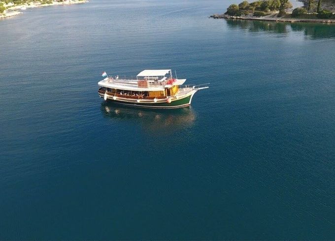 Motor yacht Custom wooden Traditional wooden boat 260hp