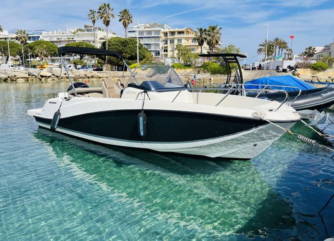 Motorboat Quicksilver Activ 675 Open 150hp