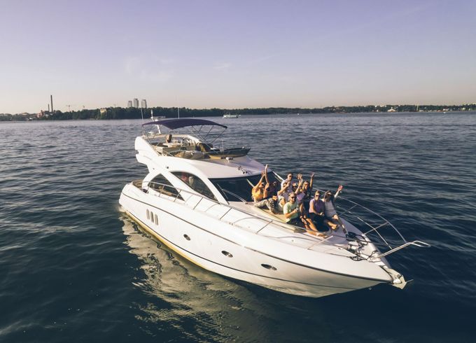 Motor yacht Sunseeker Manhattan 52 1400hp
