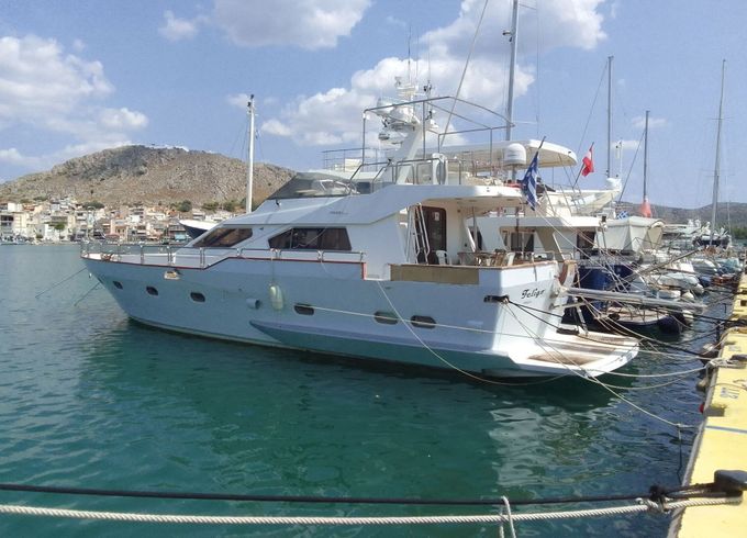 Motor yacht Ferretti Altura
