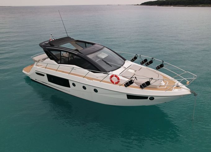 Motorboat Cranchi M44 800hp