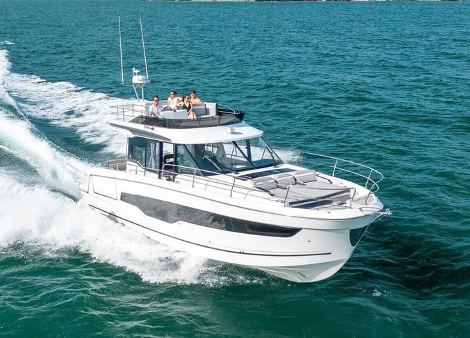 Motorboat Jeanneau Merry Fisher 1295 900hp
