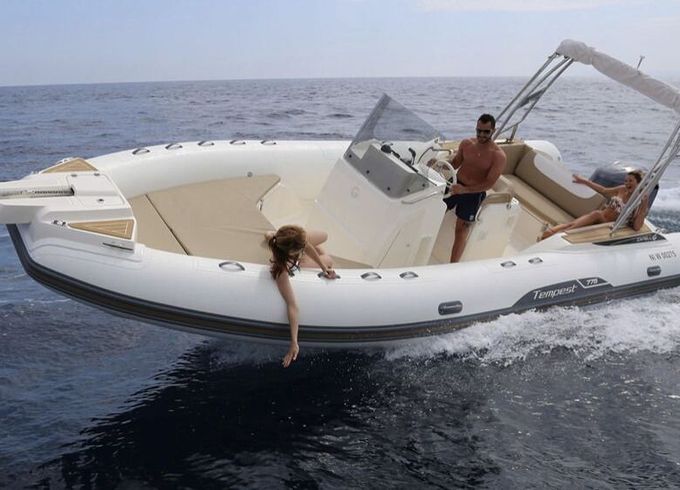 Motorboat Capelli Capelli Tempest 775 250hp