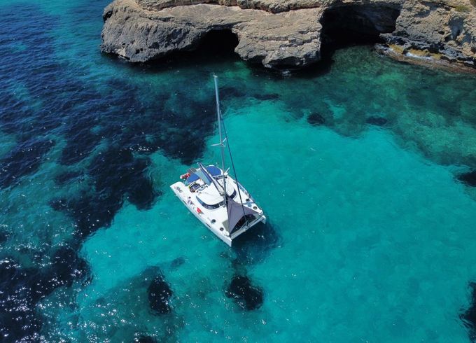 Catamaran Fountaine Pajot Lavezzi 40 11.9m
