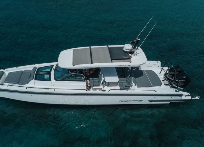 Motorboat Axopar 37