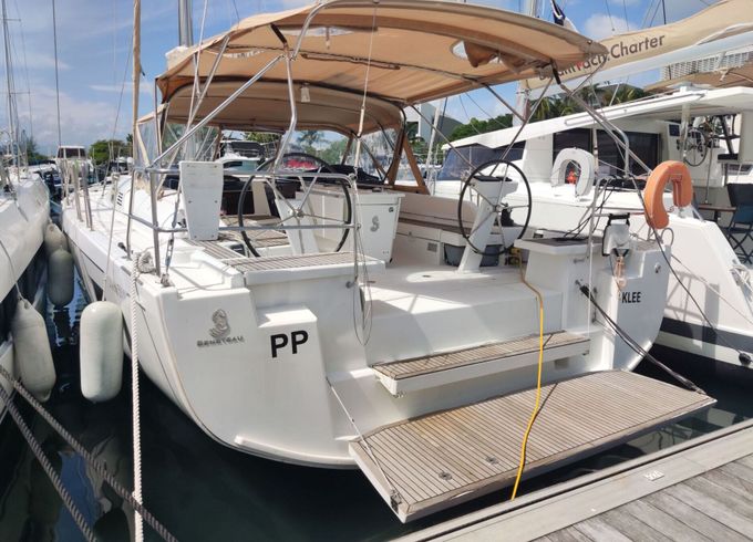 Sailboat BENETEAU OCEANIS 51.1 15.94m