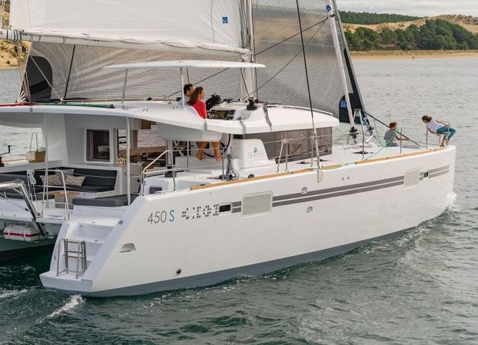 Catamaran LAGOON 450S  22 CLIM/GENE/DESSAL 13.96m