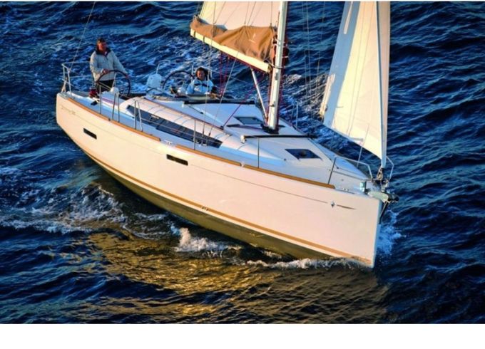 Sailboat Jeanneau Sun Odyssey 389 10m