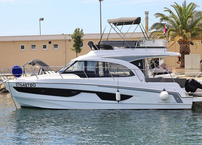 Motorboat Beneteau Antares 11 Fly OB 600hp