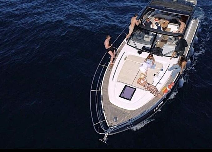 Motorboat Princess V48 870hp