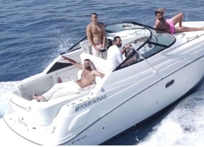Motorboat Four Winns 258 vista 270hp