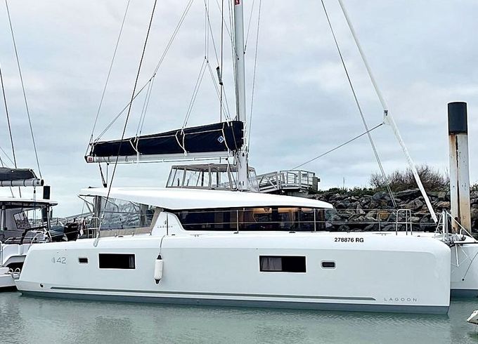 Catamaran Lagoon-Bénéteau Lagoon 42 OW 12.8m