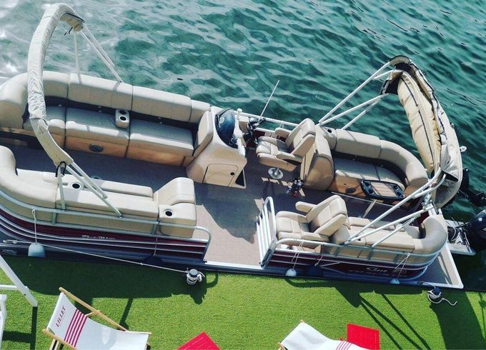 Motorboat Sun Tracker Party Barge 24DLX 100hp