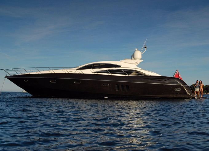 Motor yacht Sunseeker 72 Predator 2720hp