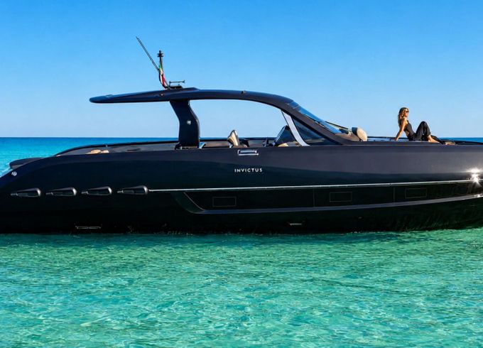 Motorboat Invictus TT 460 960hp