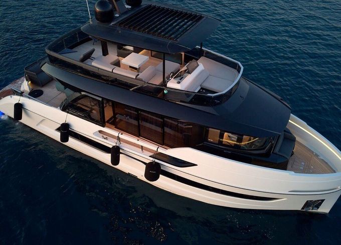 Motor yacht Explorer Yacht 62 Fly 1200hp