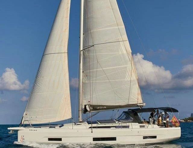 Sailboat Dufour 470 14m