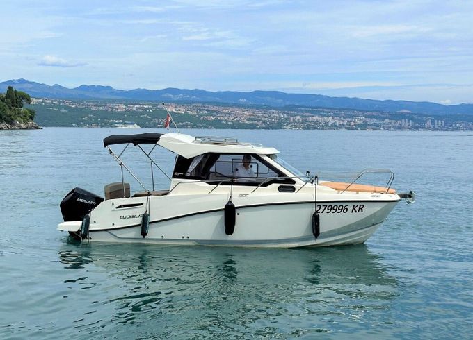 Motorboat Quicksilver 675 Weekend 225hp