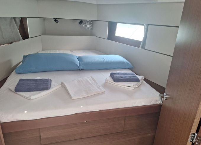 Sailboat Oceanis 38.1 11m