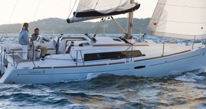 Sailboat OCEANIS 31 (2 CAB) 9m