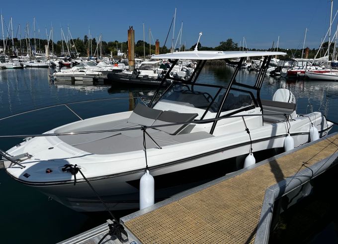 Motorboat Jeanneau CAP CAMARAT 7.5 WA S3 250hp