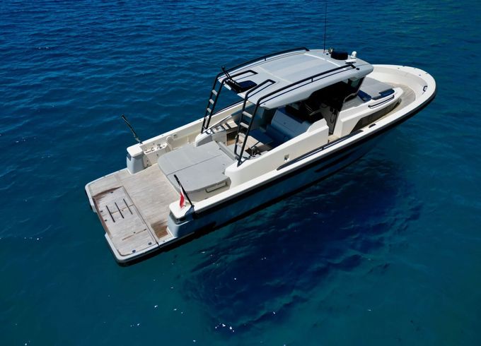 Motor yacht BLUE GAME BG42 870hp