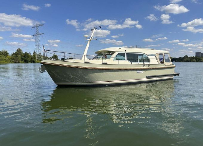 Motorboat Linssen 35.0 GS sedan