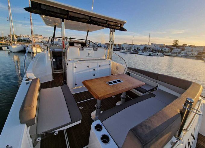 Motorboat Jeanneau Cap Camarat 10.5 Wa 600hp