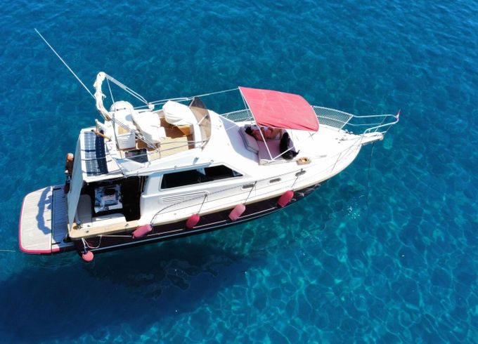 Motorboat Portofino Marine 10 Fly 480hp