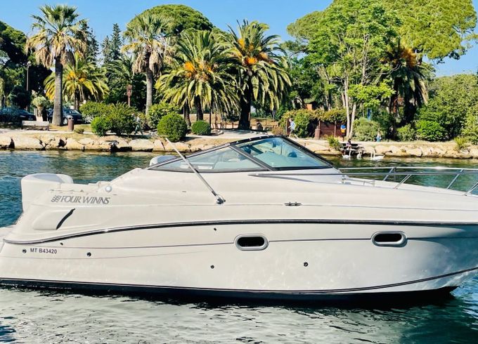 Motorboat Four Winns 248 Vista 270hp