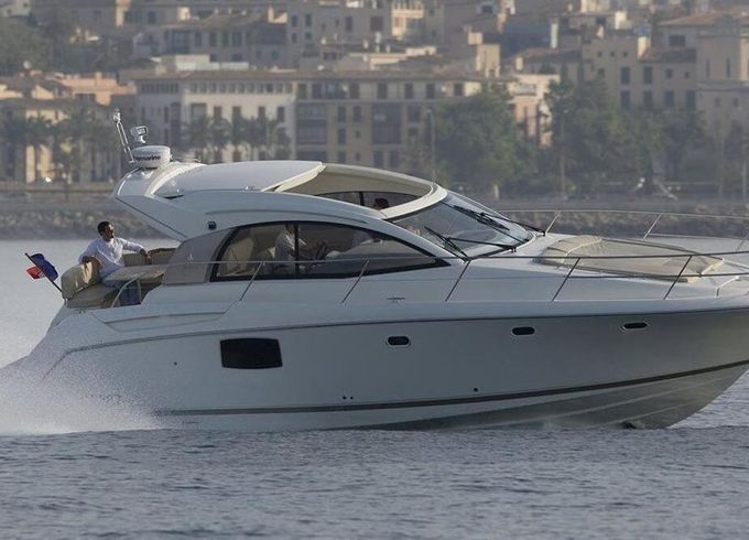 Motor yacht Jeanneau Prestige 390S 320hp