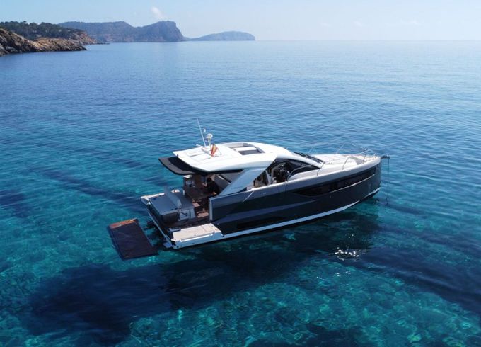 Motorboat Jeanneau db43 760hp