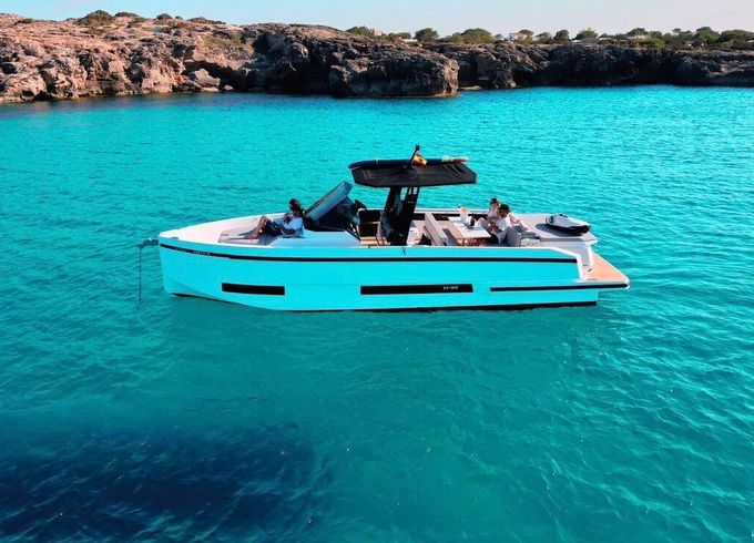 Motorboat De Antonio D32 600hp