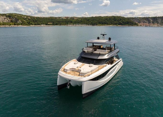 Motorboat Prestige M7