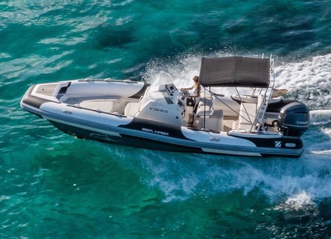 Motorboat Zodiac Sea Hawk 800 220hp