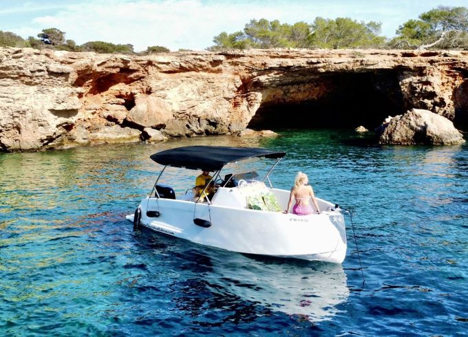 Motorboat CATTLEYA X6 140hp