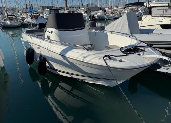 Motorboat Jeanneau Cap camarat 7.5 CC 250hp