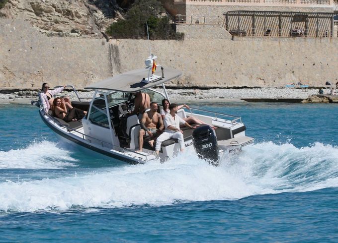 Motorboat Axopar 28 T-top 300hp
