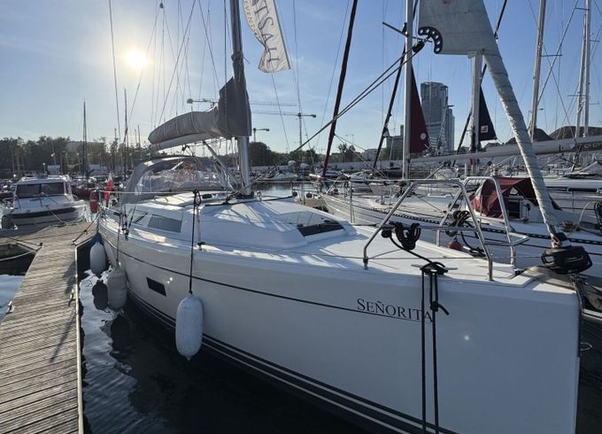 Sailboat Hanse 348 11m