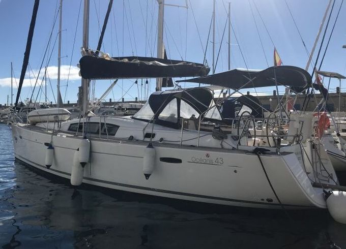 Sailboat Beneteau Oceanis 43 12.75m